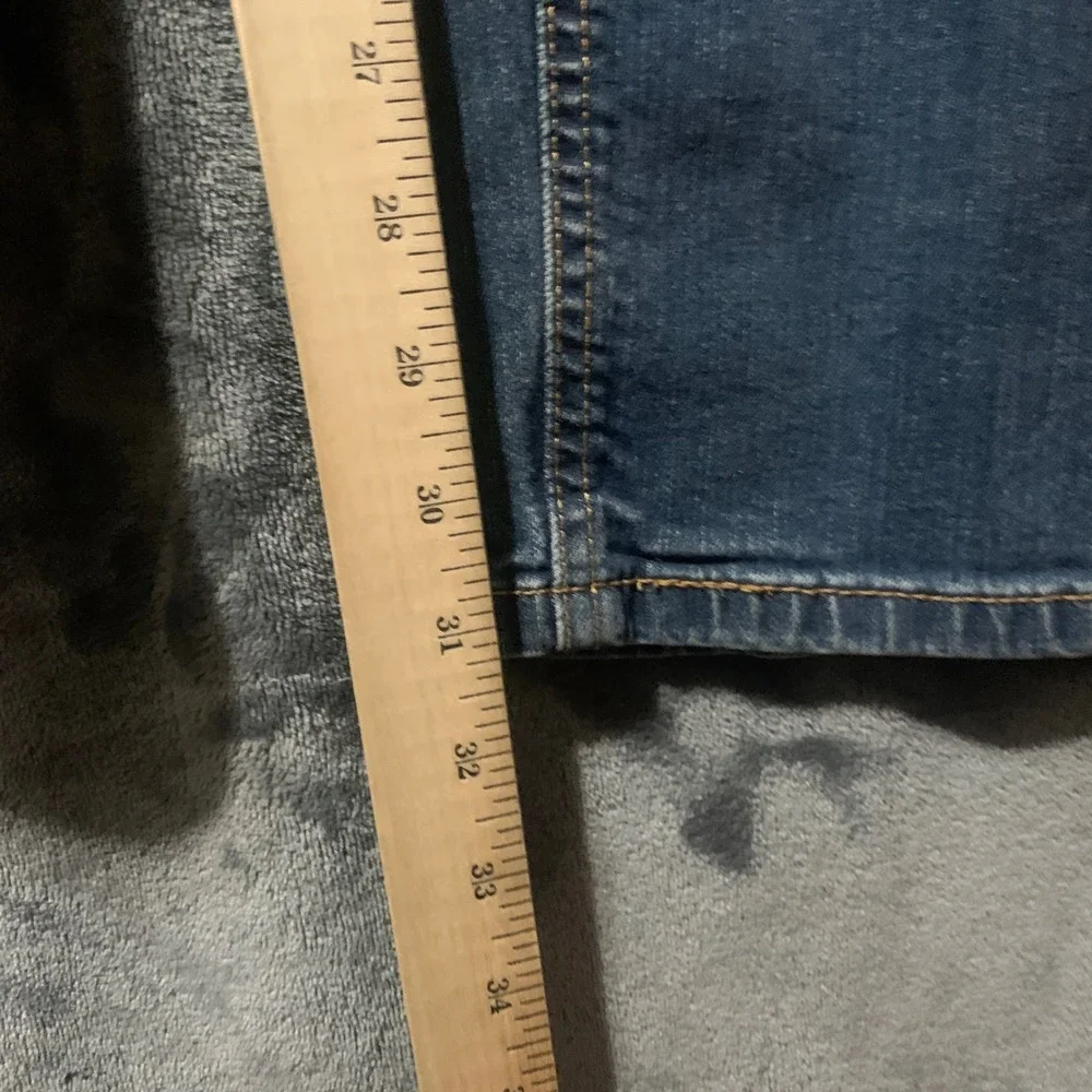 Levis measurements waist